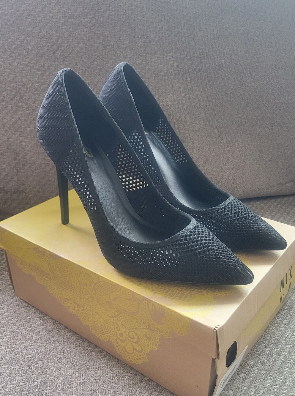 Mix No. 6 Black Knit Pointed-Toe Pumps- Size 9 1/2 - Picture 2 of 7